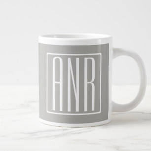 Caneca De Café Grande Monograma de Iniciais   Branco sobre Cinza Claro