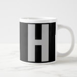 Caneca De Café Grande Monograma de tamanho excessivo em preto e Cinza<br><div class="desc">Uma caneca de jumbo, simples e escura, com a sua escolha inicial. O design apresenta uma tipografia sans serif de tamanho excessivo em cinzas sobre fundo preto. O modelo está configurado para você alterar a letra, mas, se você também quiser editar as cores, clique em "personalizar mais" ou me envie...</div>