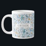 Caneca De Café Grande Mug de café com poema - Presente romântico<br><div class="desc">Groom Coffee Mug com Poema - Elegante Jumbo Floral Mug - Presente Romântico de Casamento ou Keepsasasak. Celebre a força do seu amor com este eterno Groom Mug - um entusiasmo sincero desenhado para honrar o seu vínculo. Adorada com um elegante tom floral azul e dourado inspirado pela arte clássica...</div>
