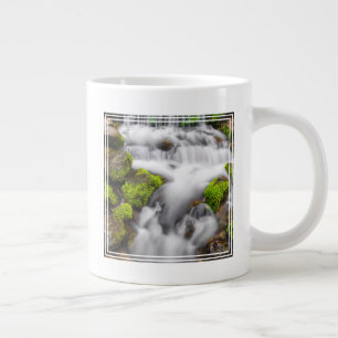 Caneca De Café Grande Musgo em torno da Fonte Fern