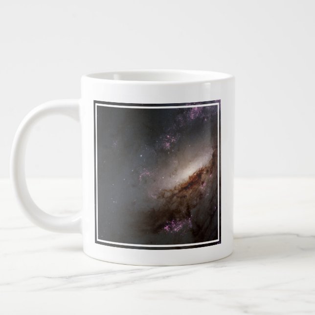 Caneca De Café Grande Ngc 4258 Em Formação Estelar Intensa. (Esquerda)