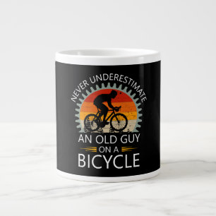Caneca De Café Grande Nunca Subestime um Velho Cara numa Bicicleta