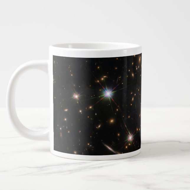 Caneca De Café Grande O Arco Sunburst Em Um Cluster De Galáxias Maciço (Esquerda)