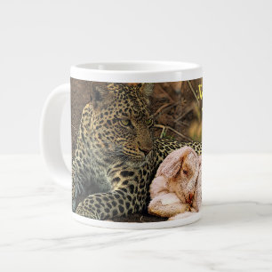 Caneca De Café Grande O leopardo deita-se com a criança-Isaiah 11