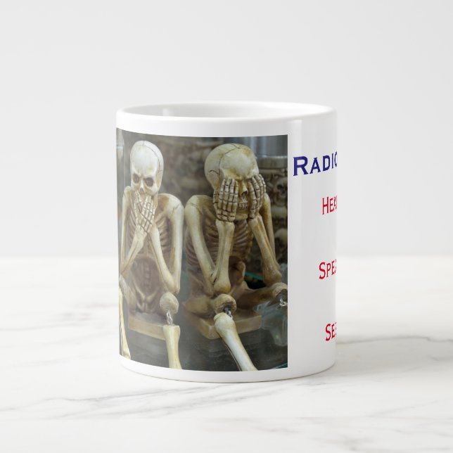 Caneca De Café Grande Os radiologistas não ouvem mau, não falam mau, vee (Frente)