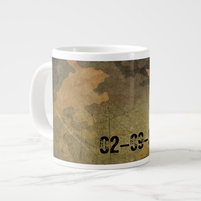 Caneca De Café Grande Padrão de camuflagem verde vintage V2.0 (Frente Esquerda)