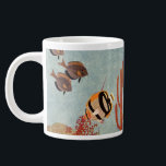 Caneca De Café Grande Peixe-anjo no Coral, Peixe Tropical Antigo no Ocea<br><div class="desc">Ilustração antiga da vida marinha,  peixe-anjo tropical nadando em um recife de coral. Coloque seu equipamento de mergulho,  nade com os peixes e viaje sob a água até o fundo do mar azul profundo!</div>