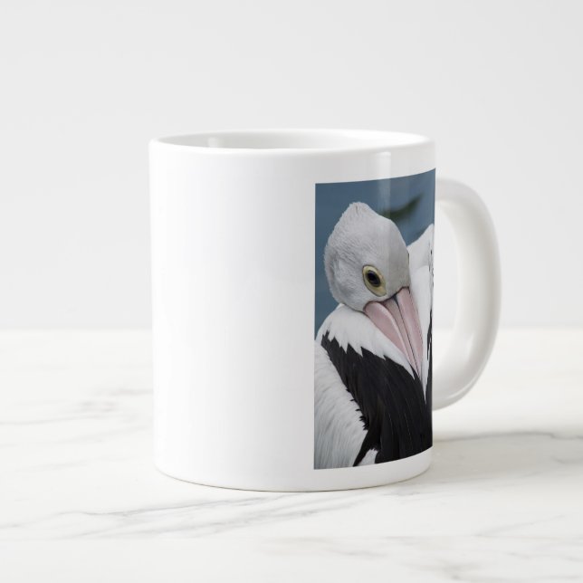 Caneca De Café Grande Pelicano australiano close up (Frente Esquerda)