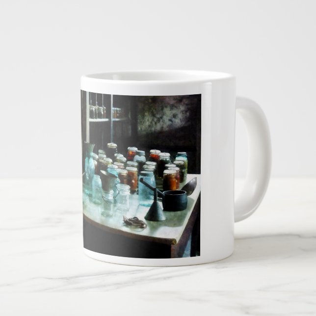 Caneca De Café Grande Potes para Conserva. Conchas e Funil (Frente Esquerda)