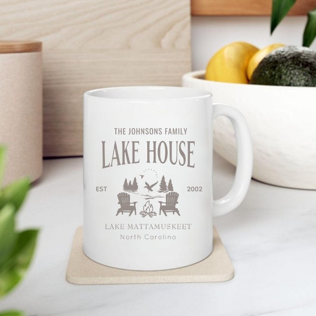Caneca De Café Grande Presente Personalizável para Aquecimento da Casa n (Customizable Lake House House Warming Gift Giant Coffee Mug)