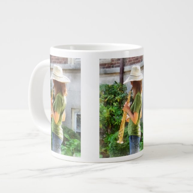 Caneca De Café Grande Rapariga Jogando Saxofone (Frente Esquerda)