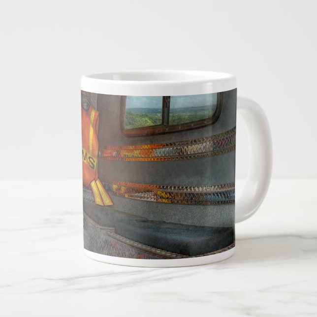 Caneca De Café Grande Resgate - Equipe de Emergência (Frente Esquerda)