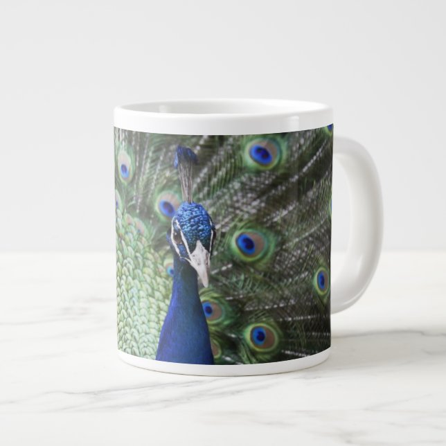 Caneca De Café Grande Retrato De Pavão Com Penas (Frente Esquerda)