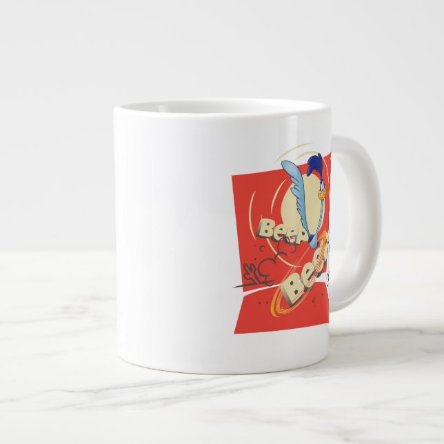 Caneca De Café Grande ROAD RUNNER™ BEEP BEEP!™ Gráfico do Pôr do Sol (Frente Esquerda)