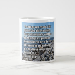 Caneca De Café Grande Romanos 5:6-8 WEBU Mug