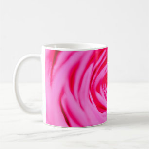 Caneca De Café grande rosa Bud close-up, com o backgrou de efeito