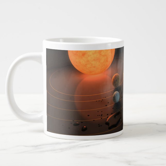 Caneca De Café Grande Sete planetas em órbita em torno da estrela. (Esquerda)