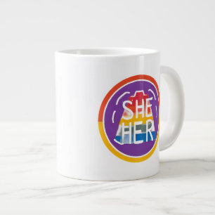 Caneca De Café Grande SHE/Sua Pronoun Rainbow Circle Pride