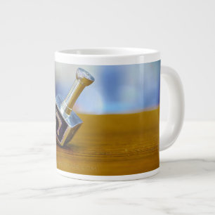 Caneca De Café Grande SlipperyJoe's Happy Hanukkah com quatro lados gira