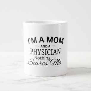 Caneca De Café Grande Sou uma Mãe E uma Médica Nada Me Assusta