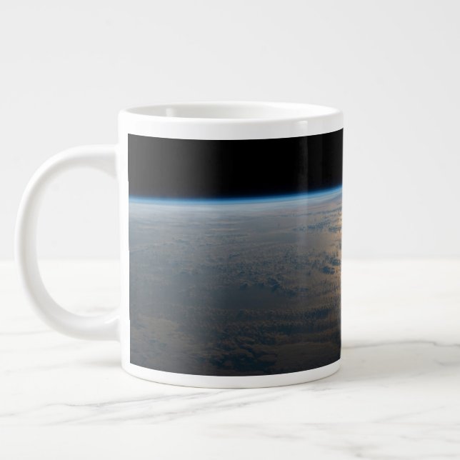 Caneca De Café Grande Sunglint Beams De Um Pacífico Sul Parcialmente Nub (Esquerda)
