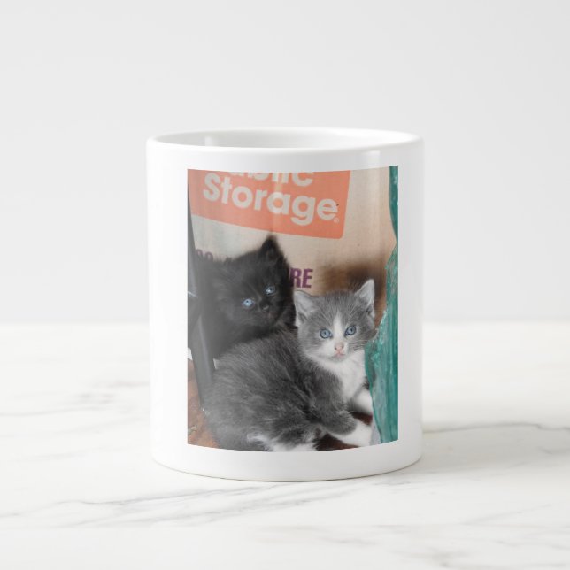 Caneca De Café Grande Taça de Kitten de Black and Cinza 2016 (Frente)