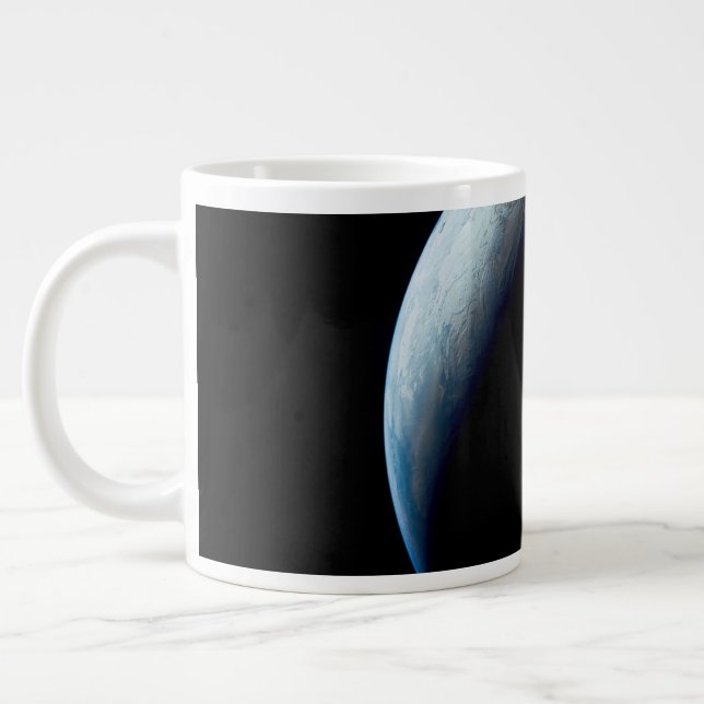 Caneca De Café Grande Terra Crescente Tirada Da Missão Apollo 4. 2 (Esquerda)