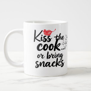 CANECA DE CAFÉ GRANDE TIPOGRAFIA DE CITAÇÃO '''BEIJE O COZINHEIRO'''