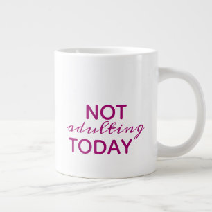 Caneca De Café Grande Tipografia Rosa Escuro e Branca Não Adulta Hoje