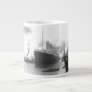 Caneca De Café Grande Titanic nas docas de Southampton