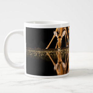 Caneca De Café Grande Três impalas bebem juntos à noite