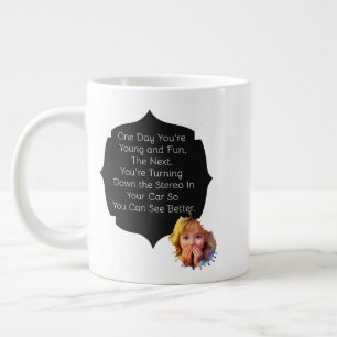 Caneca De Café Grande Um dia você é jovem e divertida