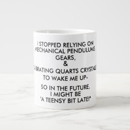 Caneca De Café Grande "UM POUQUINHO ATRASADO!" (preto e branco)