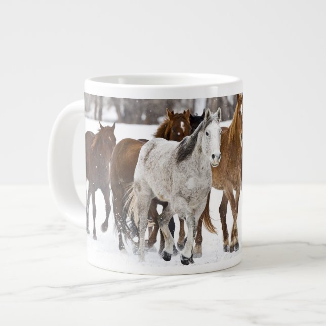 Caneca De Café Grande Uma cena de inverno de corrida (Frente Esquerda)