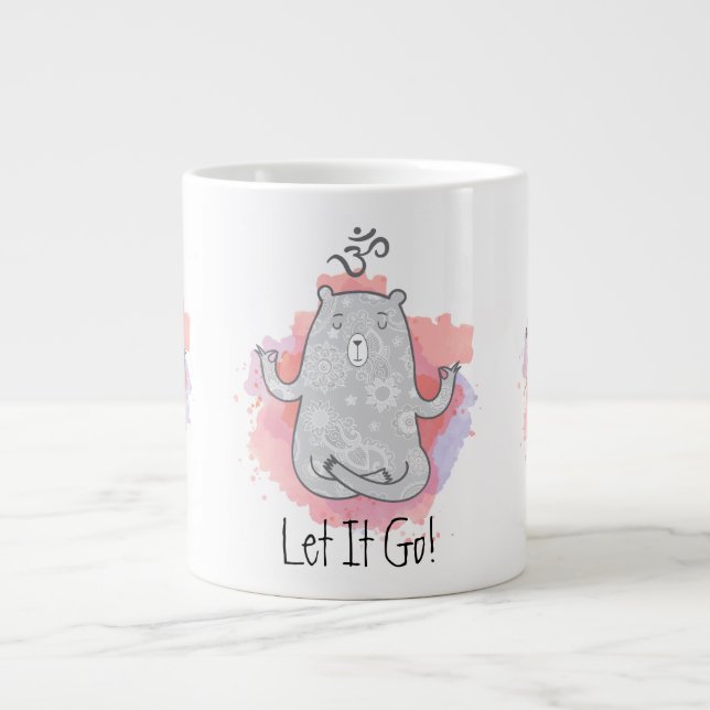 Caneca De Café Grande Urso de Yoga Deixe Ir (Frente)