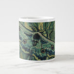 Caneca De Café Grande Vincent van Gogh - Excelente Peacock Moth<br><div class="desc">O excelente Peacock Moth (1889), de Vincent van Gogh, é uma pintura típica de arte fina e apos impressionismo de vida. Um inseto, o Imperador Mama, em um jardim de primavera com flores de Calla Lily e outras plantas. Van Gogh chamou-lhe "traça da cabeça da morte" e pintou um crânio...</div>