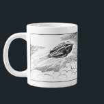 Caneca De Café Grande Vintage Science Ficeship Rocket in Clouds<br><div class="desc">Ilustração da Vintage: imagem do transporte vitoriano de ficção científica em preto e branco. Uma nave espacial voando pelas nuvens no céu. Um clássico design de ficção científica de quadrinhos retrógrados do 50 do futuro.</div>