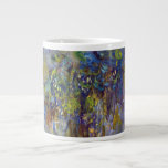 Caneca De Café Grande Wisteria (metade direita) por Claude Monet<br><div class="desc">Wisteria (metade direita) (1917-1920) de Claude Monet é uma pintura de arte fina impressionista vintage da natureza,  apresentando a metade direita de uma pintura de natureza-morta floral maior. Parte de uma série de pinturas de flores de wisteria que Monet pintou na primavera em seus jardins em Giverny,  França.</div>