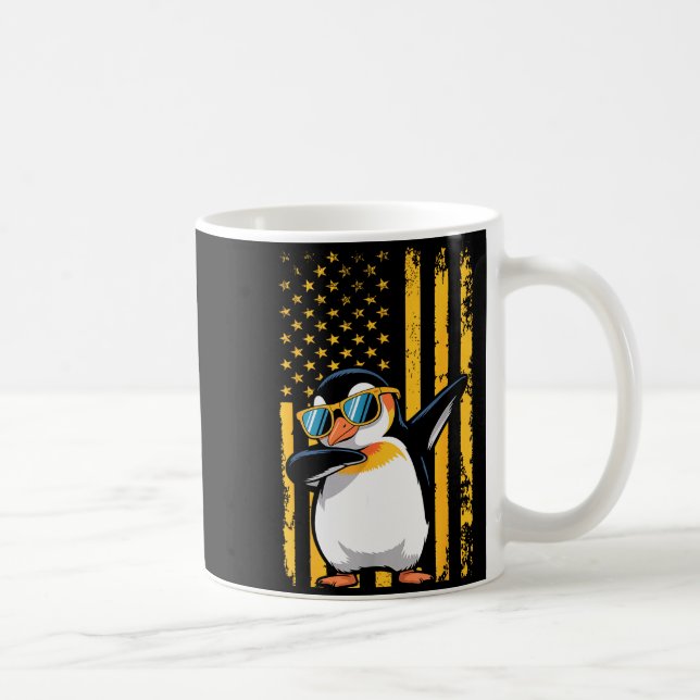 Caneca De Café Graphic Penguin Retro American Flag Funny Penguin  (Direita)