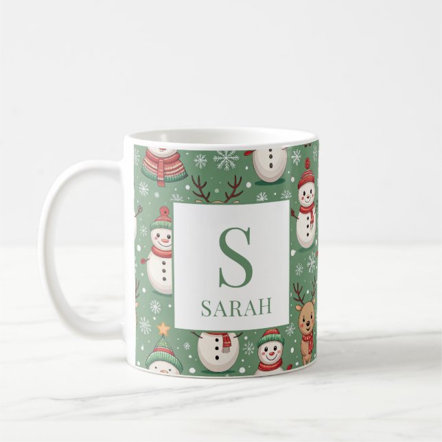 Caneca De Café Green Christmas Snowman & Reindeer Monogram Name (Esquerda)