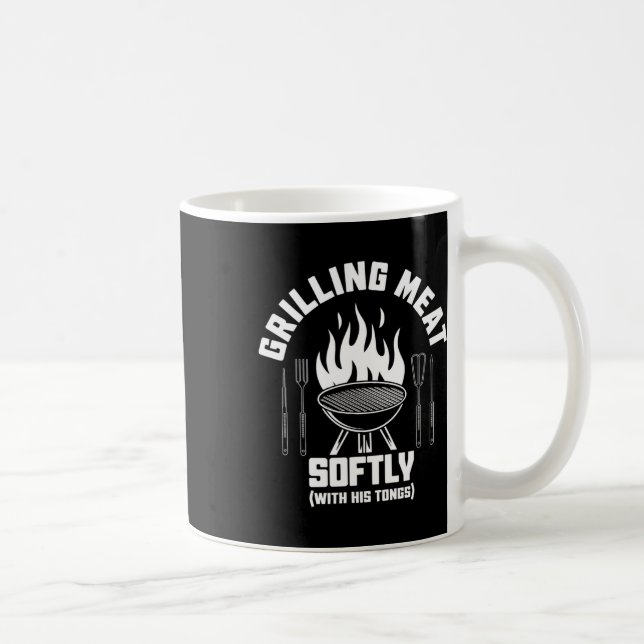 Caneca De Café Grelhando Carne Suavemente Com Sua Pinça Citação B (Direita)
