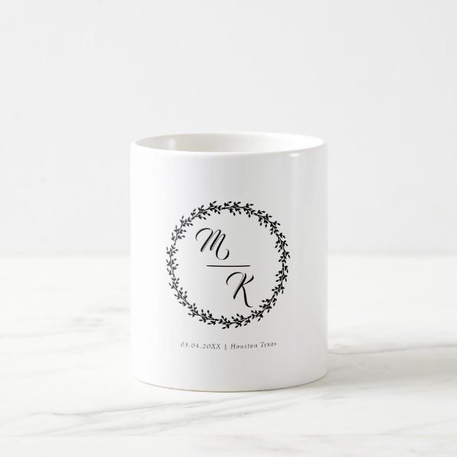 Caneca De Café Grinalda de monograma clássico e elegante (Centro)