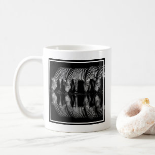 Caneca De Café Grupo de Zebras-da-planície Bebem Juntos à Noite