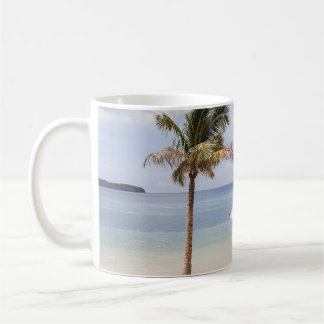 Caneca De Café Guardas-chuvas tropicais de praia: branco, palma.
