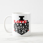 Caneca De Café Hanukkah Mug "I Love Latkes"<br><div class="desc">Caneca de Hanukkah vermelha, preta e branca. "Eu adoro latas com meu creme azedo" Chanukah Mug. Personalize apagando: "Feliz Chanukah, Bubbie! Amor, Amy & Jason", escolha seu estilo de fonte, tamanho, cor e texto favoritos para personalizar sua caneca! Crie um simples presente adicionando alguns doces à caneca, embrulhe-a com celofane...</div>