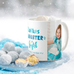 Caneca De Café Hanukkah trava risada diversão leve 2 fotos person<br><div class="desc">"Latkes, riso e luz." A tipografia divertida e caprichosa, feita à mão, em azul empoeirado, turquesa e chalé sobre fundo branco, junto com duas fotos de sua escolha, o ajudam a lançar em Chanucá. Sinta o calor e a alegria da temporada de festas sempre que você usa esta na moda...</div>