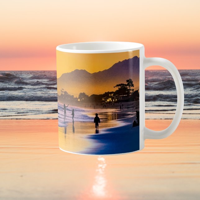 Caneca De Café Happy Beach Dancer no Sunset (Criador carregado)