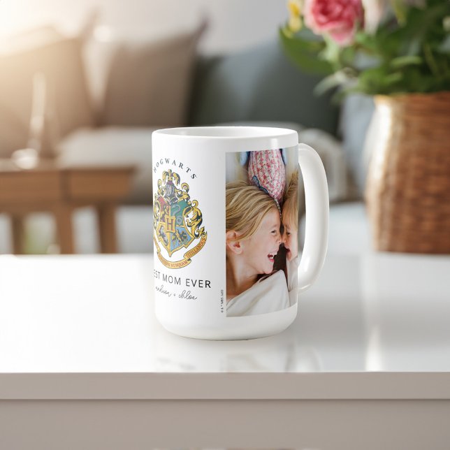 Caneca De Café Harry Potter | Brasão de Hogwarts - Melhor Mãe do  (Mug on table)