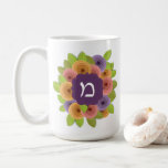 Caneca De Café Hebraico Monograma Café Floral Mug<br><div class="desc">Nossa caneca Floral do Monograma Personalizada é decorada com bonito flores de papel modernas. Na moda e bonito. Um monte de flores coloridas que ficarão frescas o ano todo! Personalize esta Mug com nome e inicial e faça alguém sorrir muito. Perfeito como um presente de Bat Mitzvah ou Chanukah. NOTA:...</div>