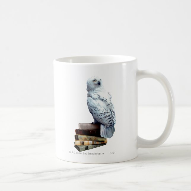 Caneca De Café Hedwig sobre livros (Direita)